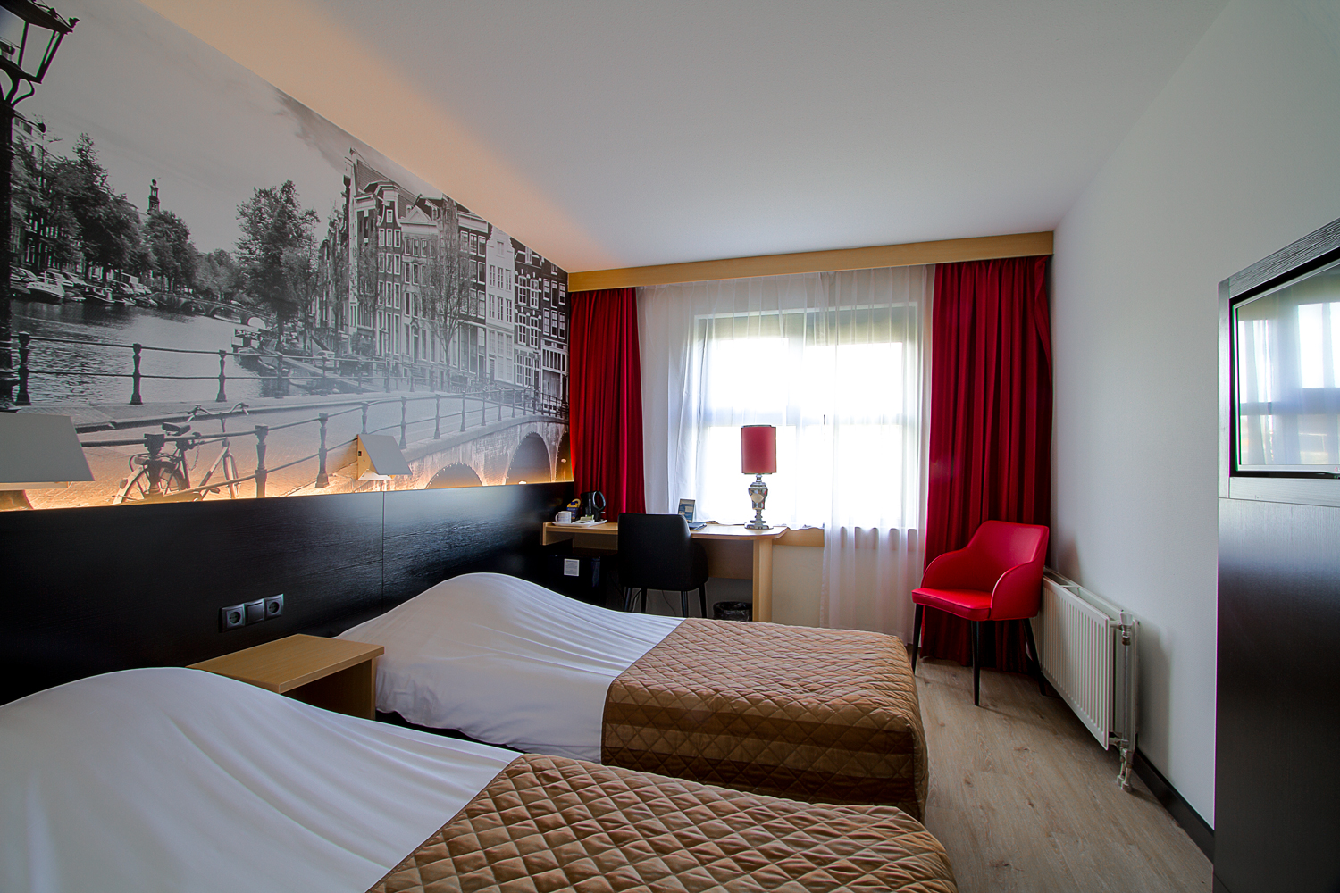 Bastion Hotel Schiphol Airport Hoofddorp Bastionhotelscom - 