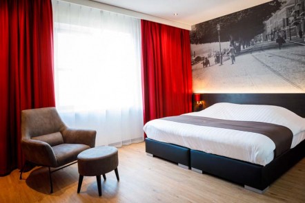 Hotel Arnhem - Deluxe King Kamer met tweepersoonsbed van 2 meter